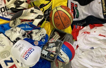 Чешские спортсмены провели аукцион: полученная сумма пойдет на помощь украинским детям