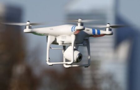 Китайська компанія DJI припинить постачання дронів до рф та України