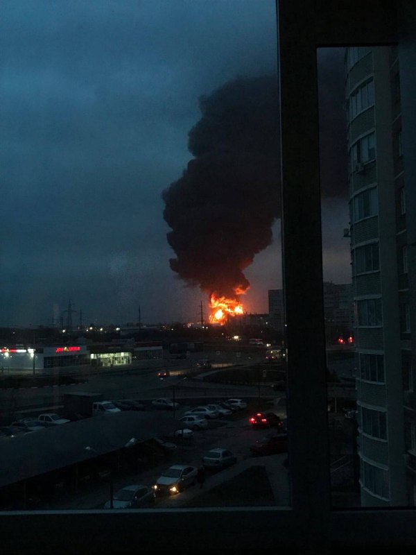 У російському Бєлгороді горить нафтобаза, росЗмі звинувачують українську авіацію