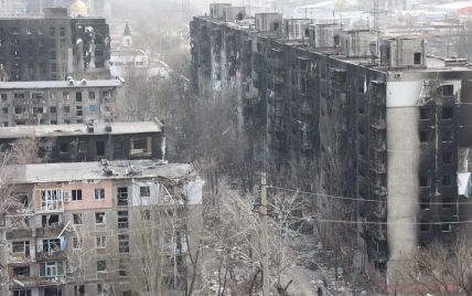 «Азов» заявив, що росіяни скинули на Маріуполь отруйну речовину невідомого походження