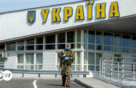 Українцям продовжили можливість перетину кордону за внутрішніми паспортами