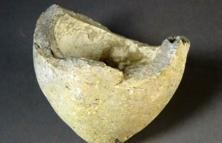 Археологи знайшли уламок середньовічної ручної гранати тисячолітньої давнини