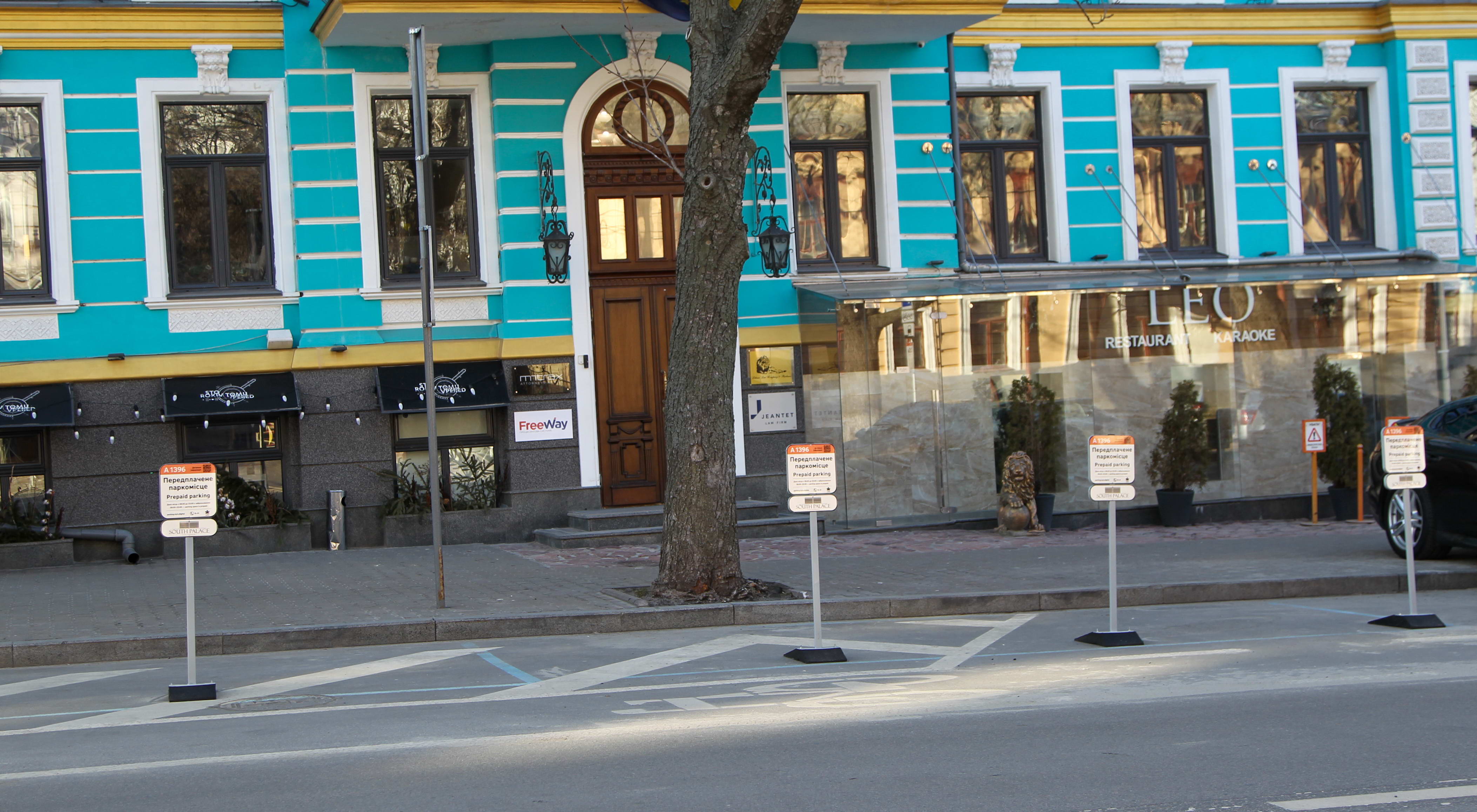 В Киеве парковка бесплатная, если у вас требуют деньги — вызывайте полицию — КГГА