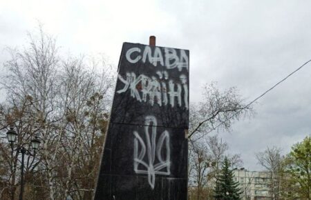 В Харькове неизвестные демонтировали бюст маршала Жукова