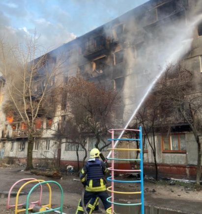 У Сєвєродонецьку окупанти втретє за тиждень влучили в один із будинків в центрі міста