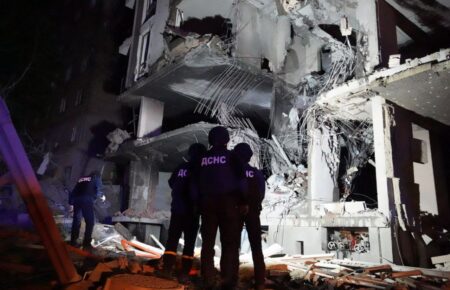 Ракетный удар по Киеву: под завалами обнаружили тело человека