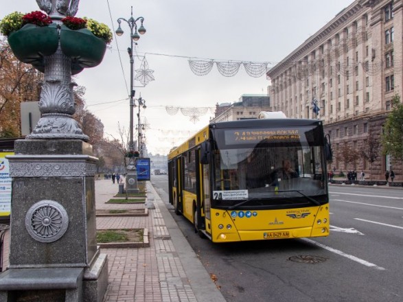 С сегодняшнего дня в Киеве возобновили оплату за проезд в коммунальном транспорте