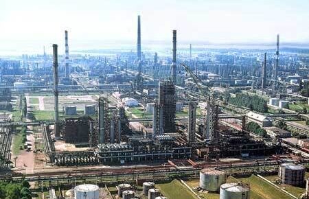 Росіяни знову обстріляли Кременчуцький нафтопереробний завод, який і так був зруйнований