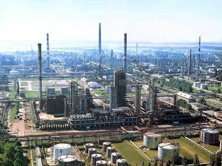 Россияне снова обстреляли Кременчугский нефтеперерабатывающий завод, который и так был разрушен