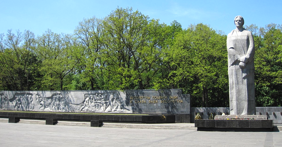 8-9 мая харьковчан просят не идти к мемориалу Славы и оставаться дома — журналистка