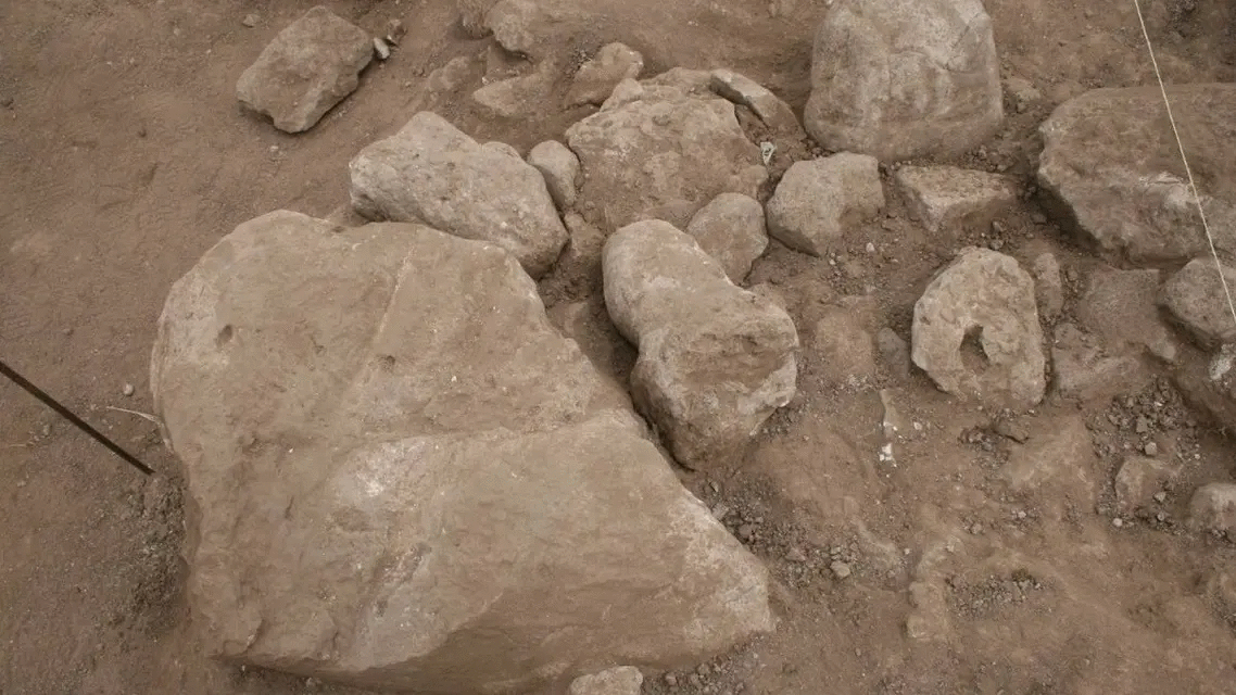 «Виняткове відкриття»: в Італії археологи розкопали торси велетенських статуй