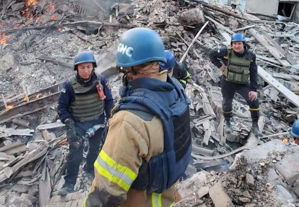 Від авіаудару окупантів по школі на Луганщині попередньо загинули 60 людей — Гайдай