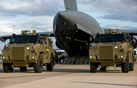Австралія передає Україні ще 20 бронетранспортерів Bushmaster та 14 — М113 — посол