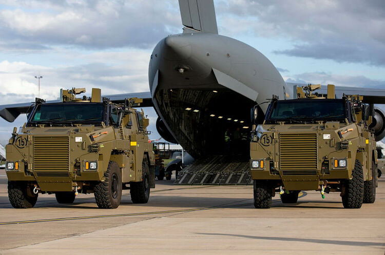 Австралия передает Украине еще 20 бронетранспортеров Bushmaster и 14–М113 — посол