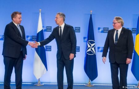 Фінляндія і Швеція офіційно подали заявки на вступ до НАТО