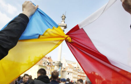 Зеленський анонсував введення особливого статусу для польських громадян в Україні
