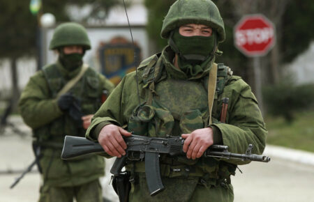 Российские оккупанты боятся ночных вылазок партизан и начинают учить украинский