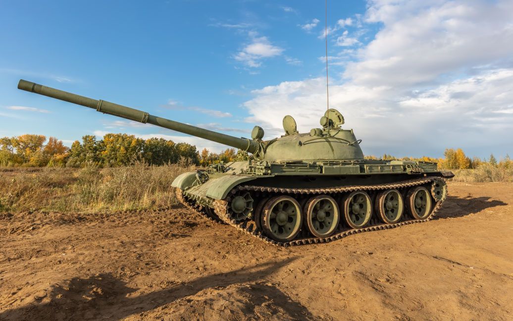 На Херсонщину російські окупанти підтягнули ешелон розконсервованих Т-62 — ОК «Південь»