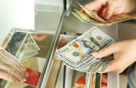 НБУ дозволив банкам продавати валюту за «необмеженим курсом»