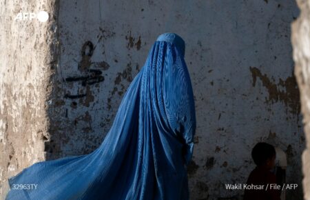 Таліби наказали жінкам по всьому Афганістану носити у публічних місцях паранджу