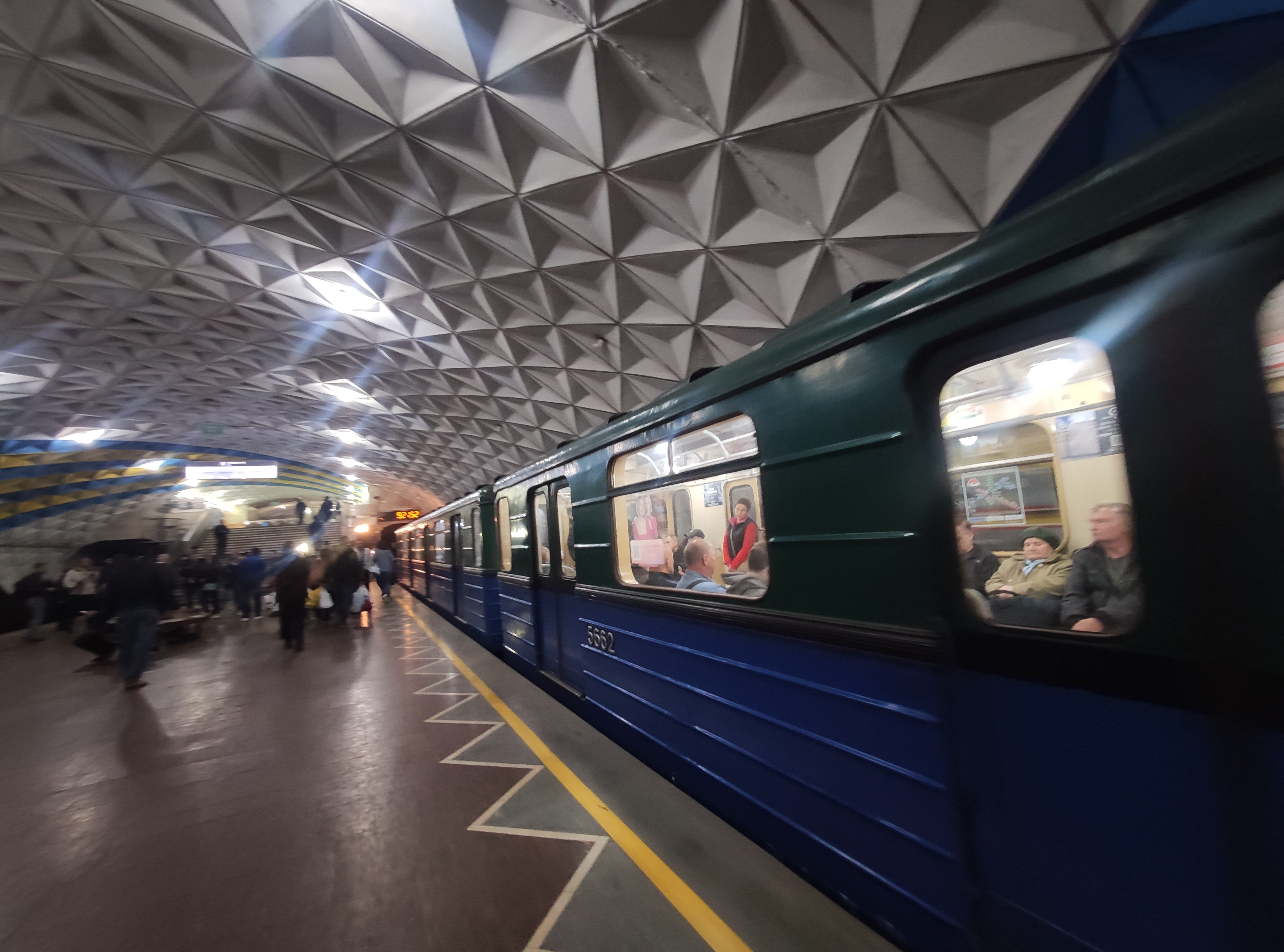 В Харькове заработало метро: что будет с теми, кто жил в подземке?