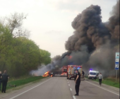 На Рівненщині зіткнулися пасажирський автобус та бензовоз, загинули 16 людей