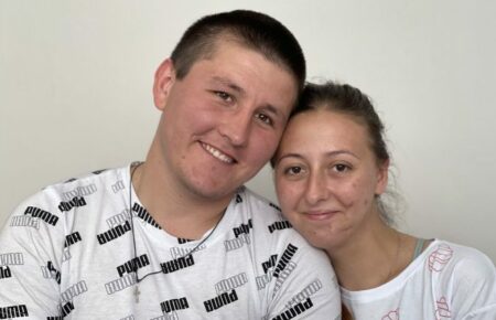 Медсестра з Лисичанська, яка підірвалась на міні і втратила ноги, вийшла заміж у лікарні
