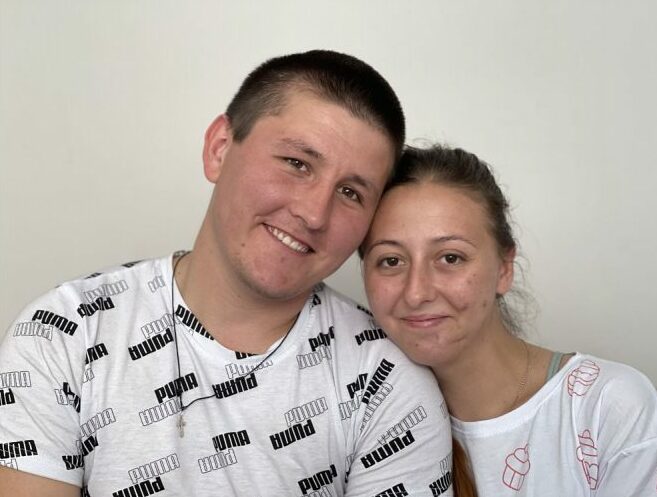 Медсестра з Лисичанська, яка підірвалась на міні і втратила ноги, вийшла заміж у лікарні