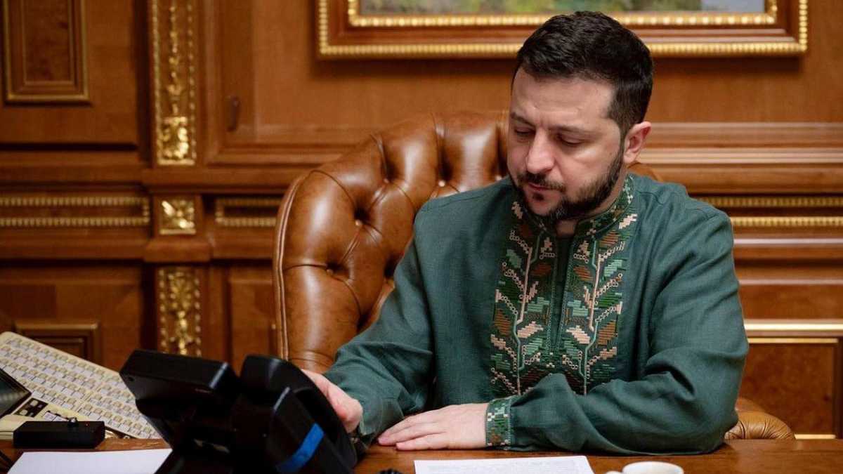 Зеленський звільнив ще п'ять українських послів