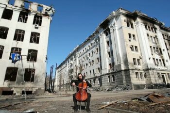 Звуки обстрілів, які було чутно з вулиці, лише додавали завзяття та атмосфери — співавтор сюїти «Kharkiv. Songs Of War» 