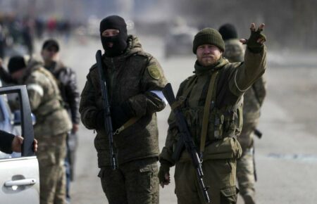 «Входили 100 морпехов, вышли 50»: российские оккупанты хотят уйти с войны любой ценой