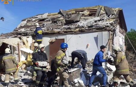 Оккупанты обстреляли город на Сумщине: повреждены более 10 домов