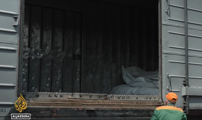Al Jazeera показала вагони-рефрижератори, заповнені тілами російських окупантів 