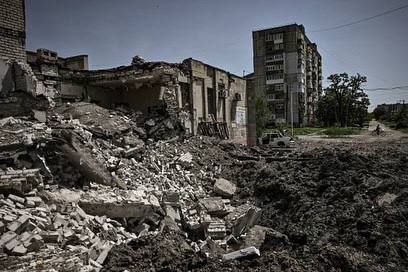 Оккупанты нанесли авиаудар по Лисичанску: трое погибших, семеро раненых — Гайдай