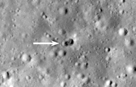 На Місяці утворився кратер після зіткнення з корпусом невідомої ракети