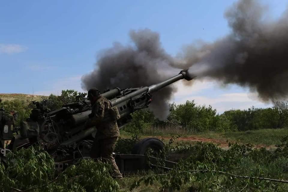 На Донбасі ЗСУ знищили склади з боєприпасами та відбили 11 атак окупантів