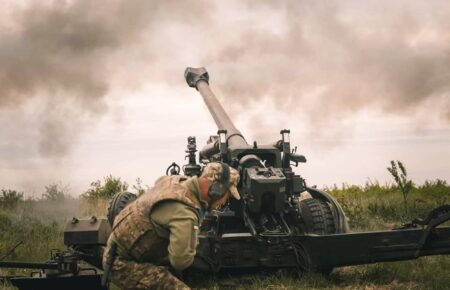 На півдні українські військові знищили гаубицю та БТР окупантів