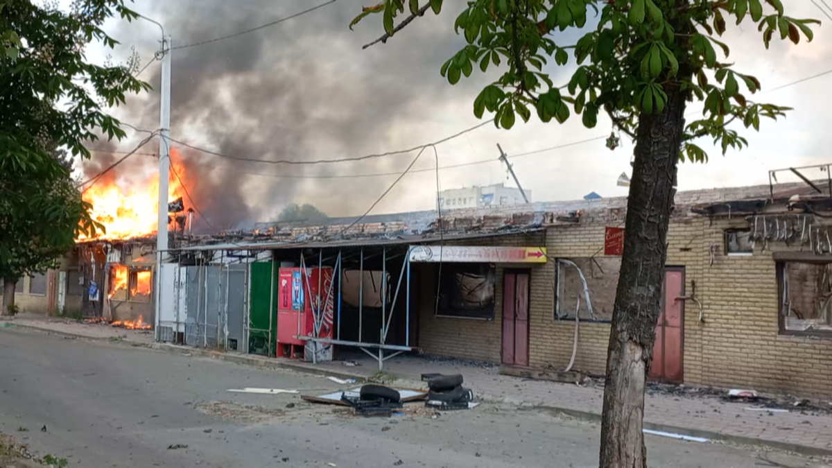 Severodonetsk is a city on fire: a photo report from the city where the fighting continues