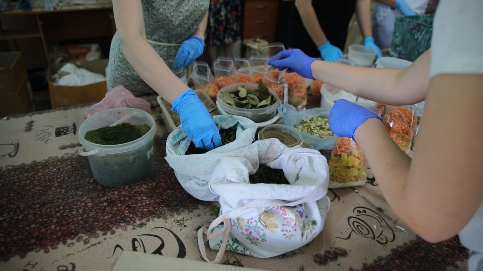 20 тисяч порцій щосуботи: у Кропивницькому готують сухі супи й борщі для військових
