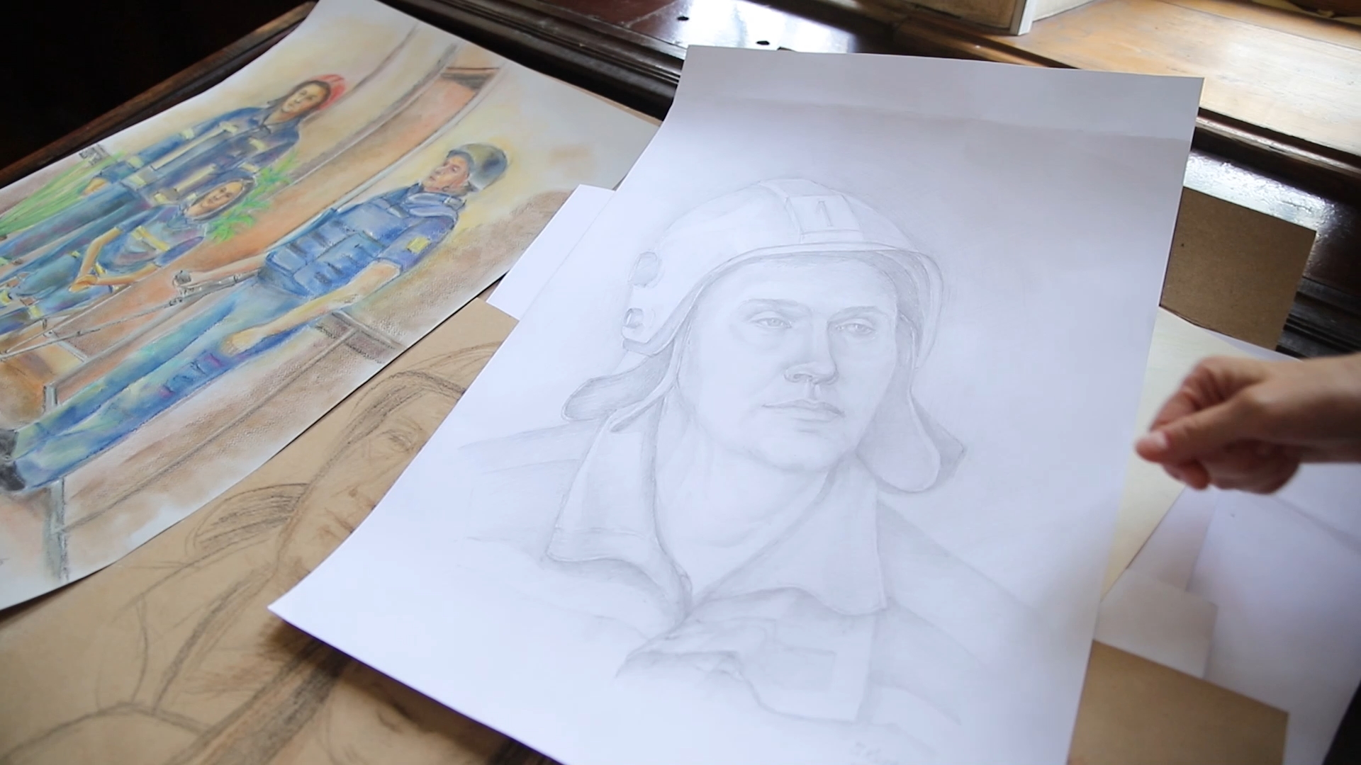 Портреты военных, волонтеров и медиков рисуют художники в Кропивницком (фото)