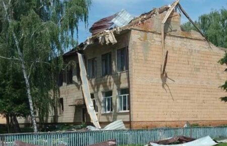 Російські гелікоптери обстріляли Сумщину: пошкоджені лікарня та школа