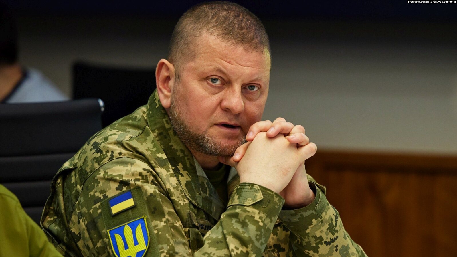 Интенсивные боевые действия сейчас на севере Луганской и Харьковской областей — Залужный