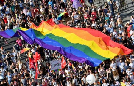 Дві третини українців підтримує повну правову рівність ЛГБТ людей — соцопитування