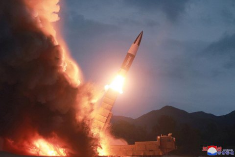Північна Корея запустила неподалік свого узбережжя вісім балістичних ракет