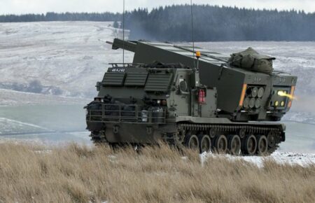 Британія передасть Україні три ракетні системи M270, які вражають цілі на відстані до 80 км