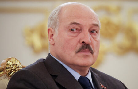 Гадаю, Лукашенко вже не керує навіть своїм секретарем — політолог