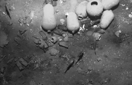 Археологи знайшли біля берегів Колумбії скарби з затонулих понад 2 століття тому кораблів