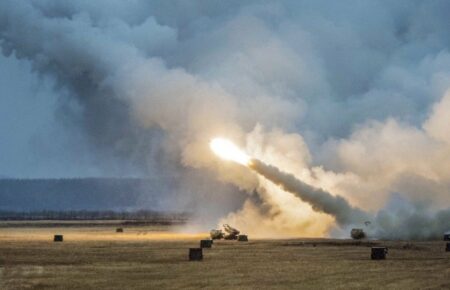 В Украину прибыли первые ракетные системы HIMARS