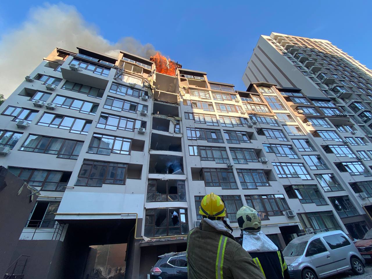 У Києві зранку вибухи у Шевченківському районі, мешканців рятують з-під завалів, попередньо поранені 6 людей