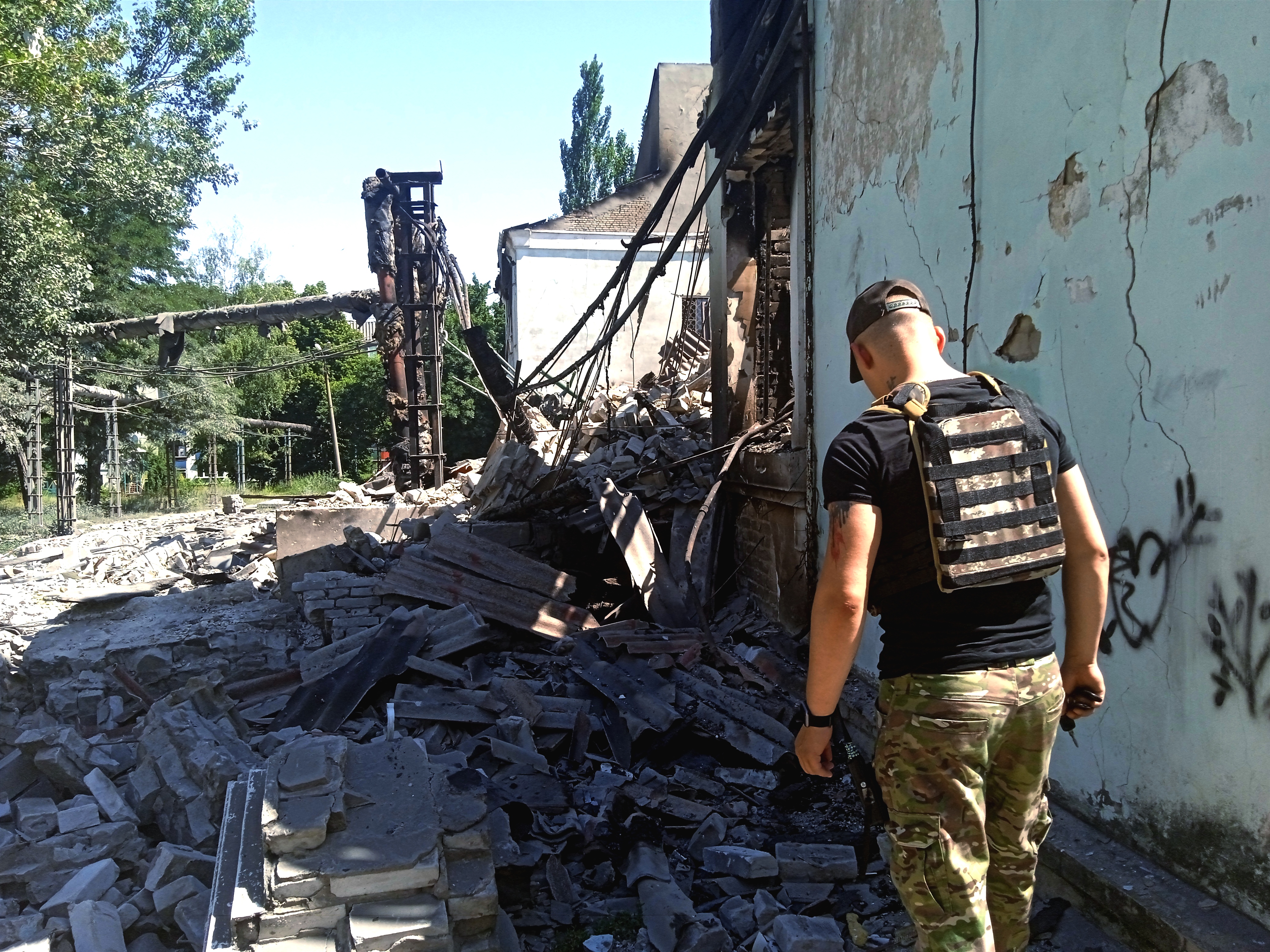От российских обстрелов в Лисичанске на Луганщине продолжают гибнуть мирные люди